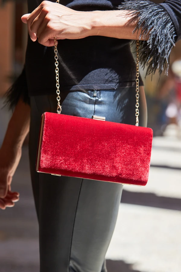 Red Velvet Clasp Detail Box Clutch Bag - Image 5