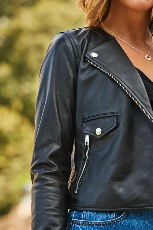 Black Leather Collarless Biker Jacket - Image 3