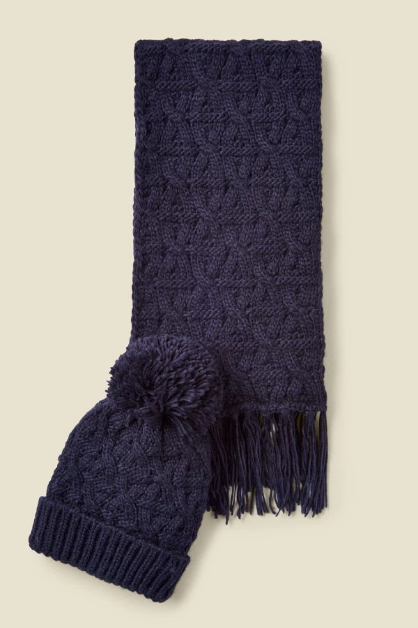 Bella Navy Blue Chunky Knitted Scarf - Image 3