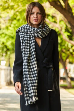 Black & White Dogtooth Print Tassel Detail Scarf